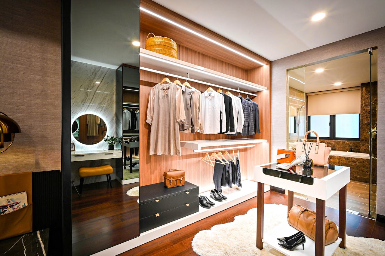 How to Build a Versatile Minimalist Clothing Collection